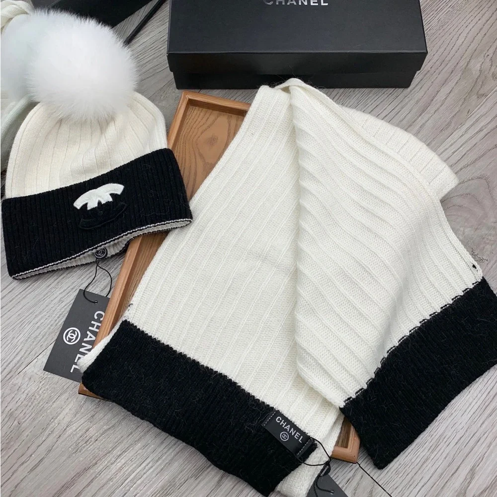 Chic Two-Tone Ribbed Knit Scarf and Beanie Set in Ivory and Black
